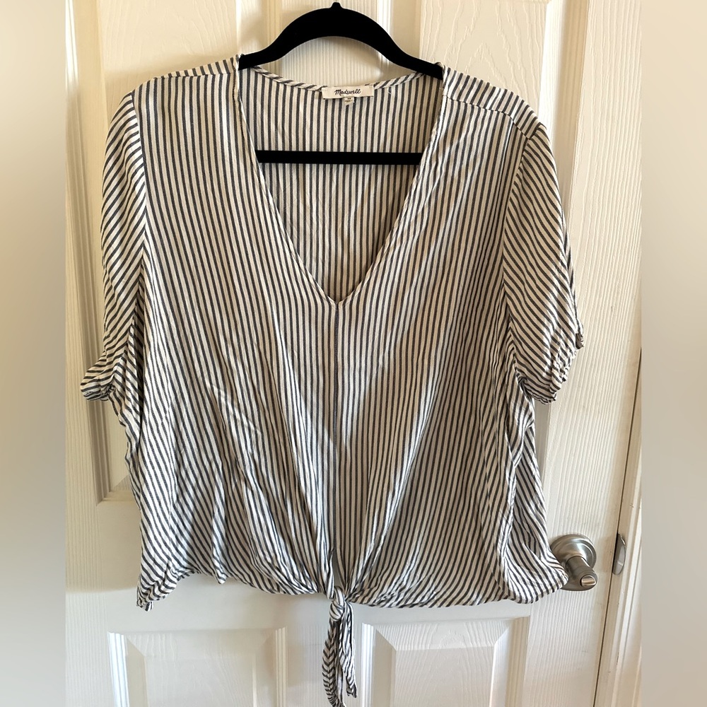 Made we’ll pin striped tie front t shirt